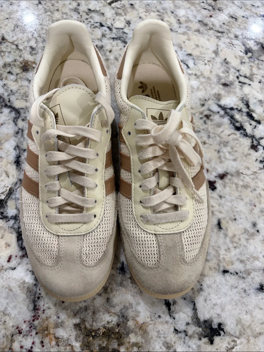 Men’s Sz7.5 Adidas Cream and Tan Retro Runner Sneakers
